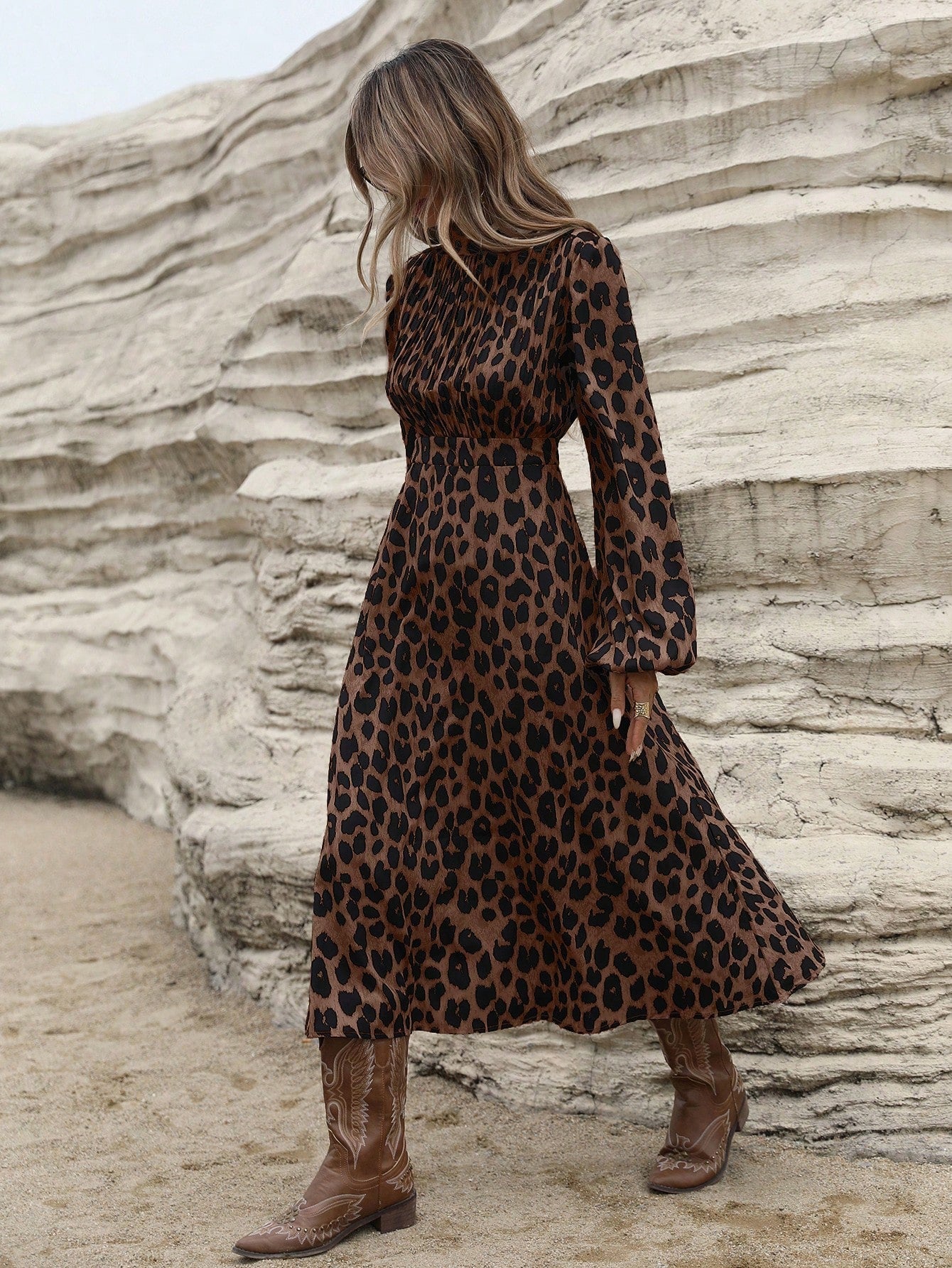 Lange Jurk met Lange Mouwen en Taille Riem - Mode Vibes