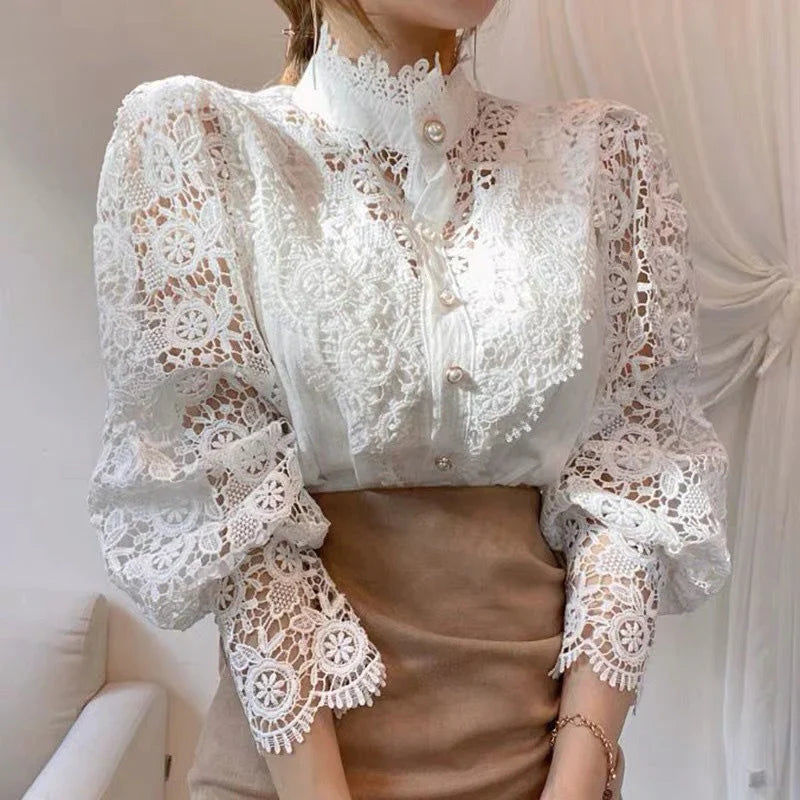 Lea | Camicetta con fiori cavi