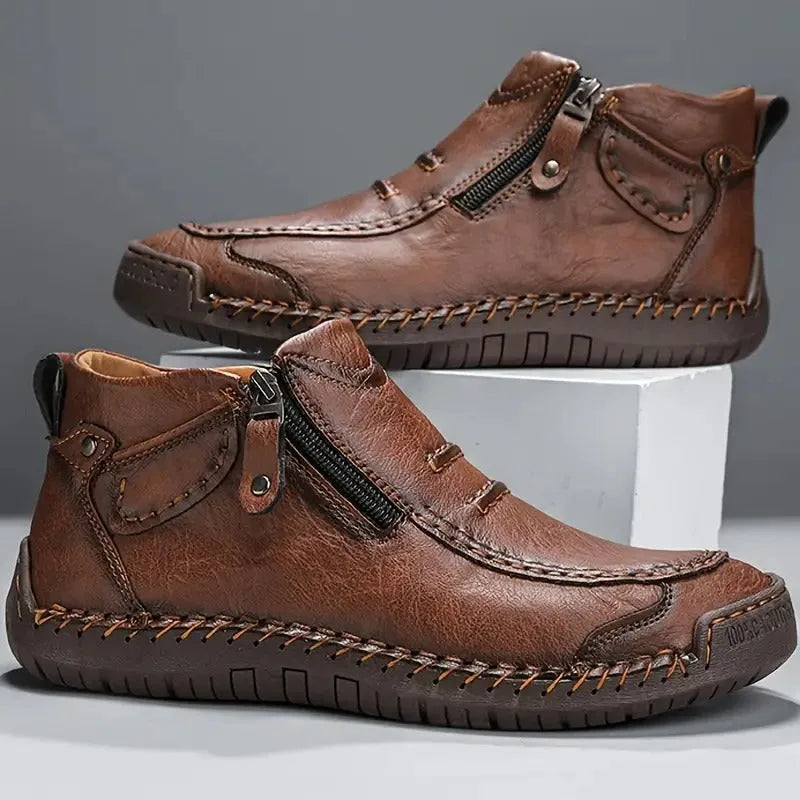 Leren schoenen met zijrits en rubberen zool