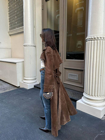 Livia | Silenzio e comfort: lussuoso trench coat 1