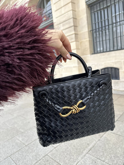 Kleine Gevlochten Schoudertas Met Elegant Design