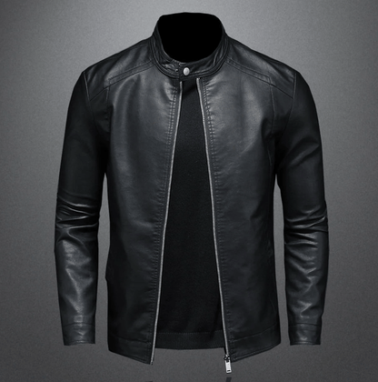 Lufara stijlvolle zwarte leren jas met een minimalistisch ontwerp, opstaande kraag en ritssluiting. Deze jas biedt een moderne, tijdloze look en is ideaal voor diverse gelegenheden en seizoenen.
