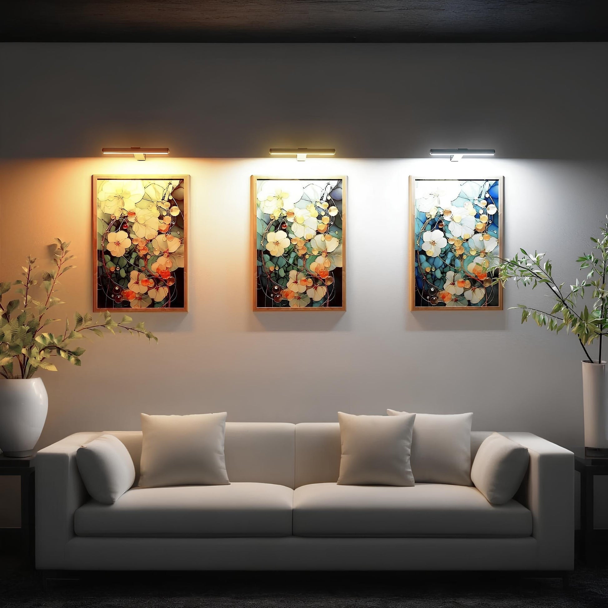 Lumenova muurverlichting verlicht kunstwerken met een zachte gloed, waardoor een stijlvolle en gezellige sfeer ontstaat in de woonkamer.