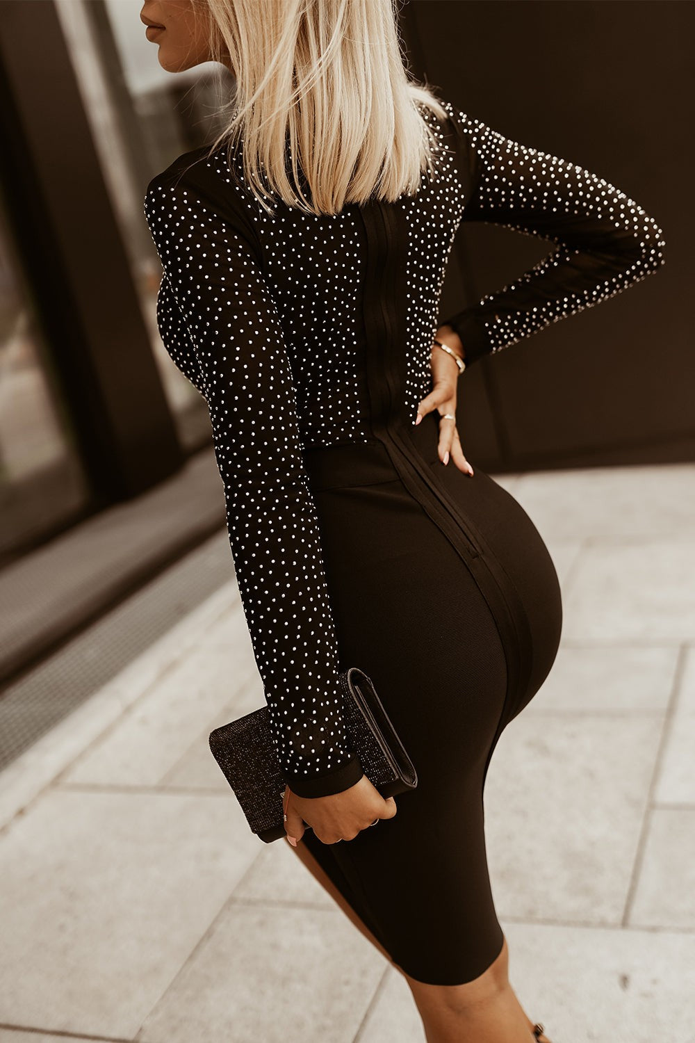 Elegante Zwart Avondjurk Midi Lengte met Fijne Details