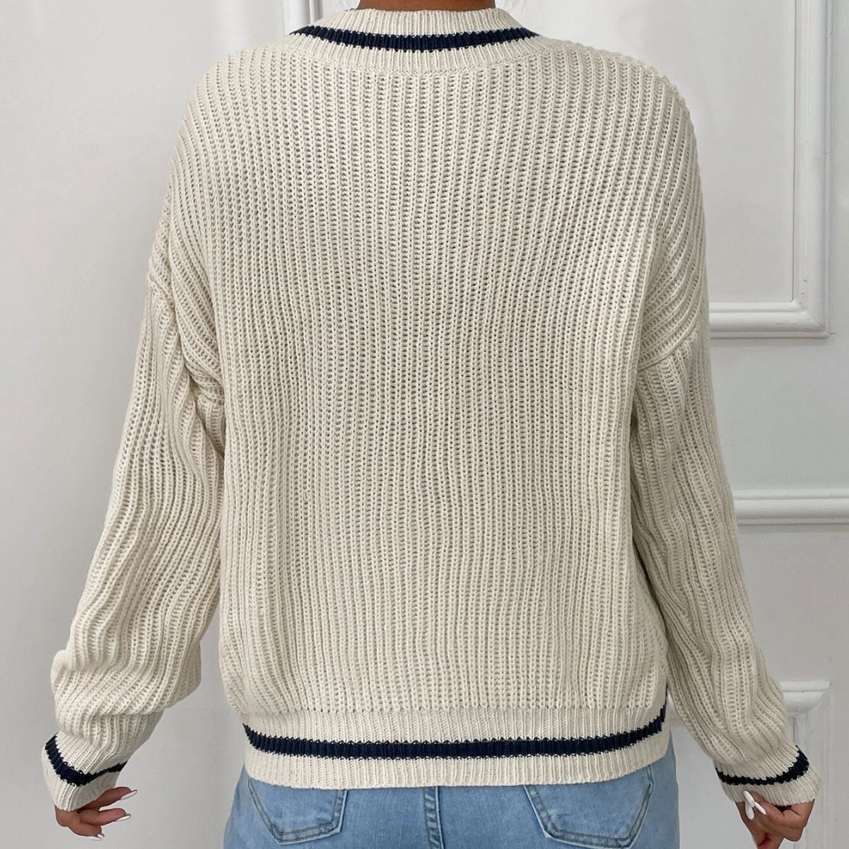Vrouwelijke Trui met V-Hals en Kleurrijk Patchwork