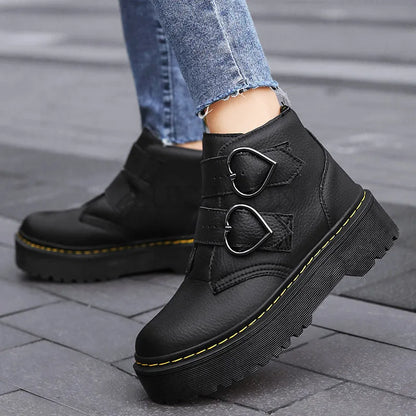 Dames Enkelboots met Hartvormige Gespen – Comfortabel & Stijlvol