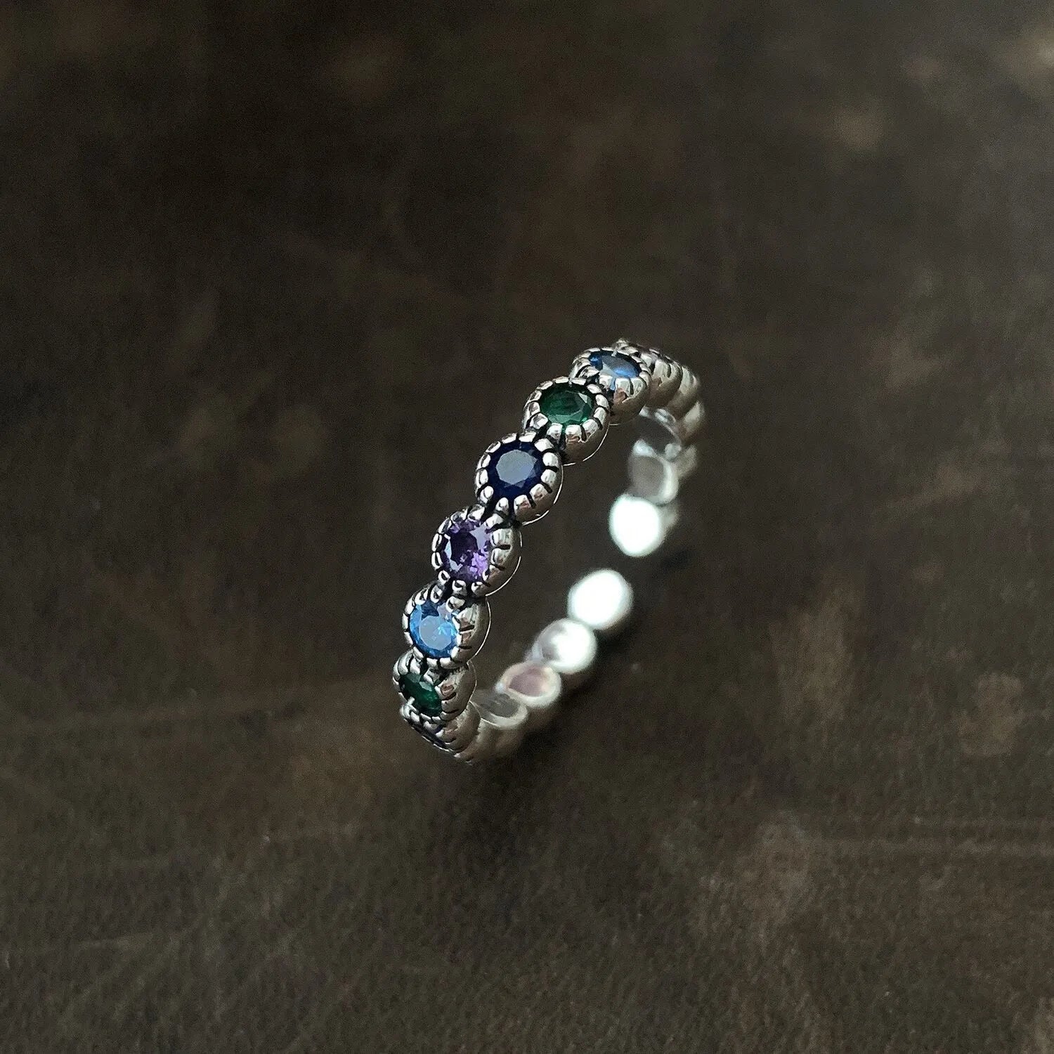 Zilveren Bloemen Ring met Unieke Steen Details - Mode Vibes