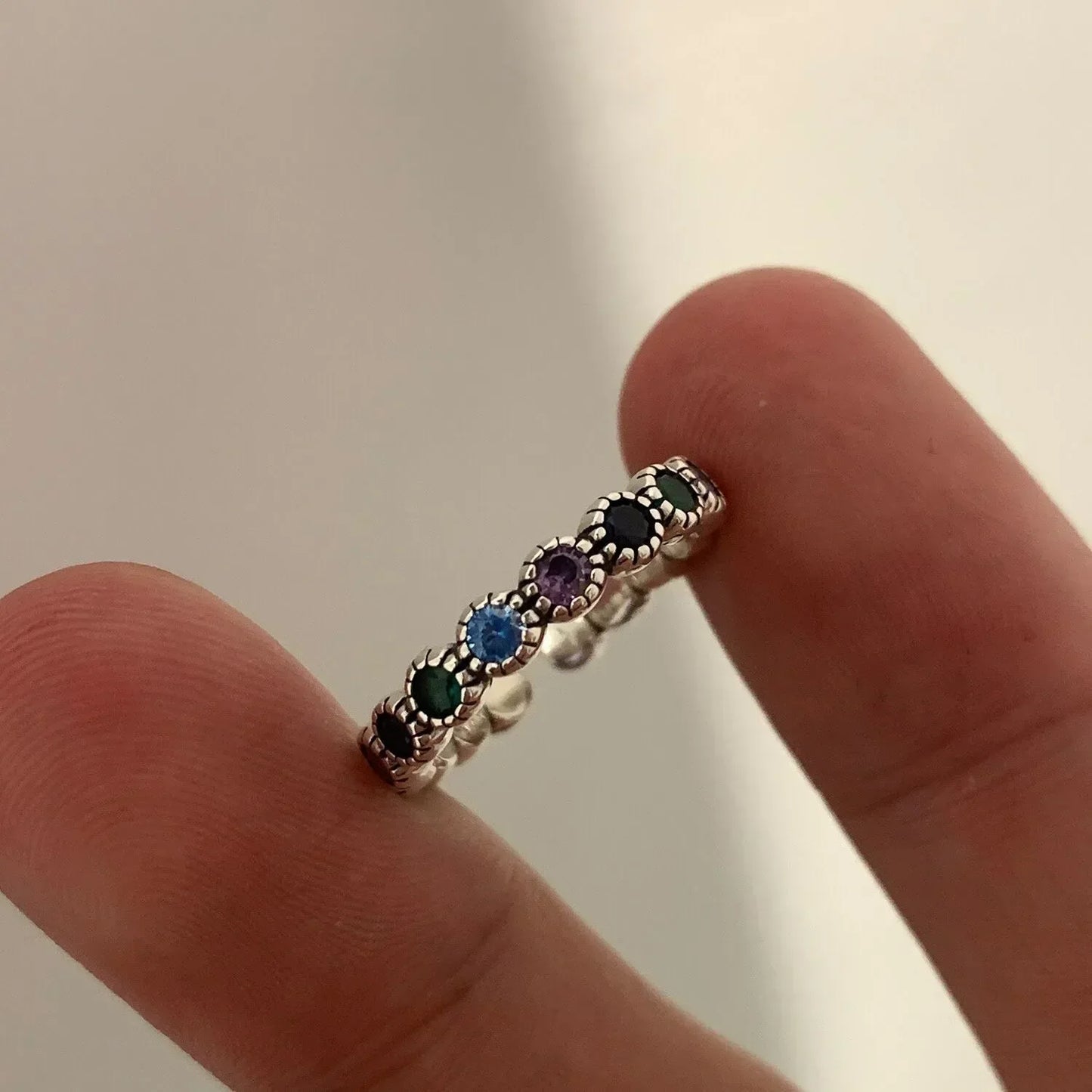 Zilveren Bloemen Ring met Unieke Steen Details