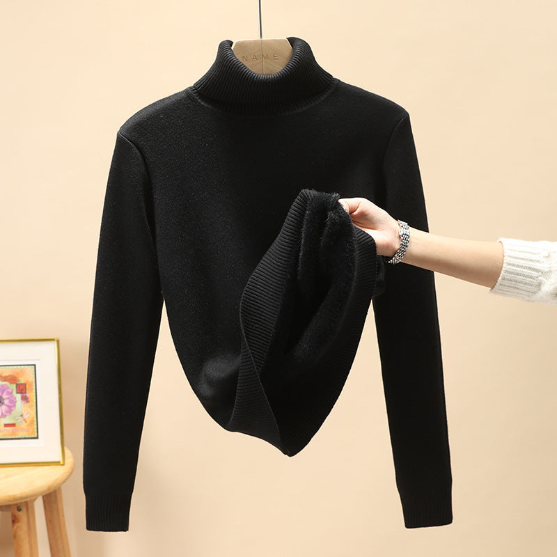 Mistra stijlvolle en comfortabele zwarte trui met een hoge col en lange mouwen. De trui heeft een zachte binnenvoering en is geschikt voor koude dagen. Een tijdloos en veelzijdig kledingstuk voor een elegante en warme uitstraling.