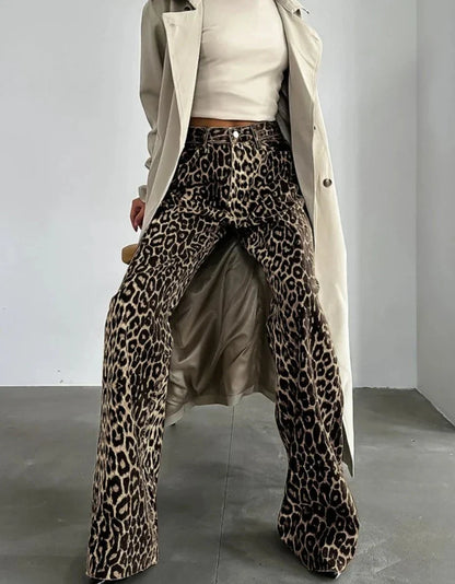 WildChique Leopard Print Wijde Pijpen Broek