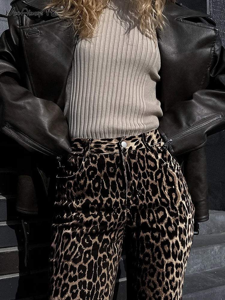 WildChique Leopard Print Wijde Pijpen Broek