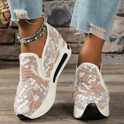 Zomerse Borduurwerk Loafers van Zara voor Trendy Dames