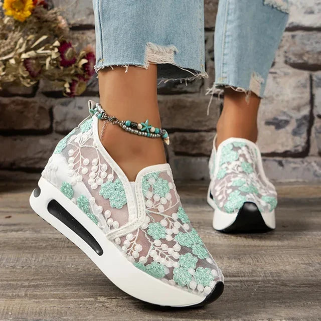 Zomerse Borduurwerk Loafers van Zara voor Trendy Dames