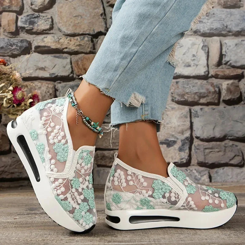 Zomerse Borduurwerk Loafers van Zara voor Trendy Dames