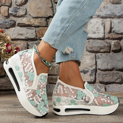 Zomerse Borduurwerk Loafers van Zara voor Trendy Dames