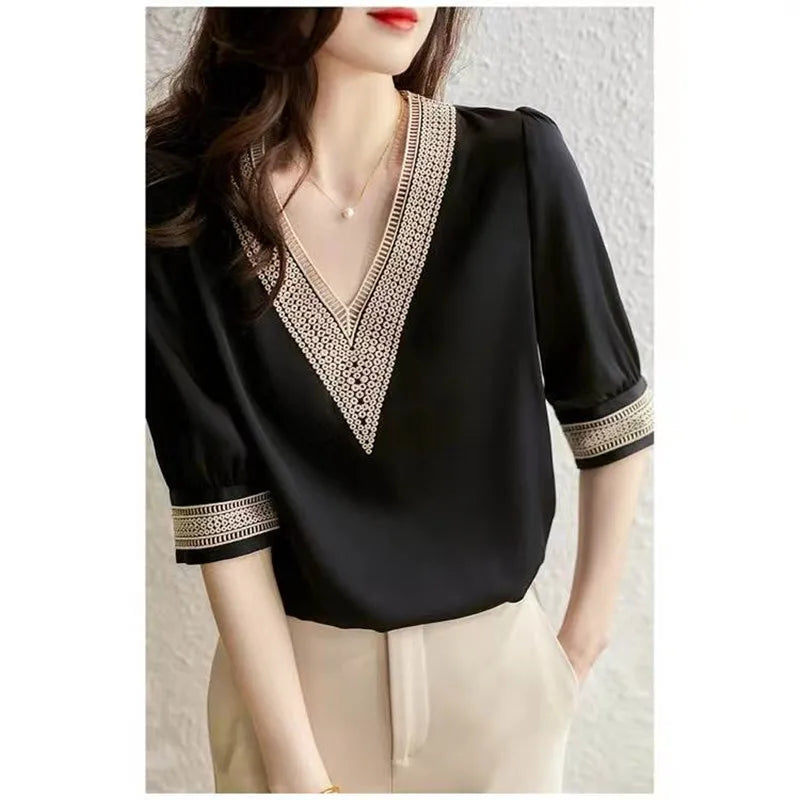 Zwart Chiffon Shirt met Geborduurde Zijden Details - Zomer Chic