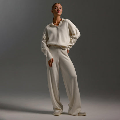 Indy Lounge Set – Dames Loungepak met Oversized Polosweater en Wijde Broek in Zandkleur