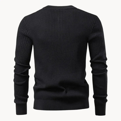 Ribgebreide trui met ronde hals en knoopsluiting