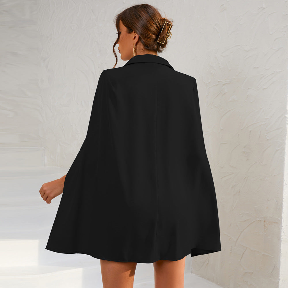 Zwarte Cape Jurk met Gouden Versiering en Blazer Model