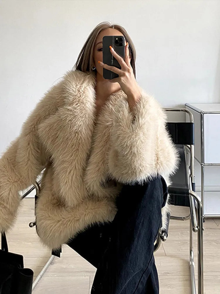 Vrouwelijke Faux Fur Mantel Slank Model - Mode Vibes