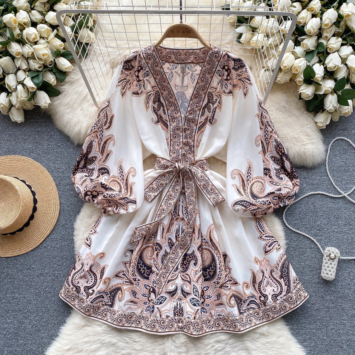 Korte Vintage Jurk met Pofmouwen en V-Hals - Mode Vibes