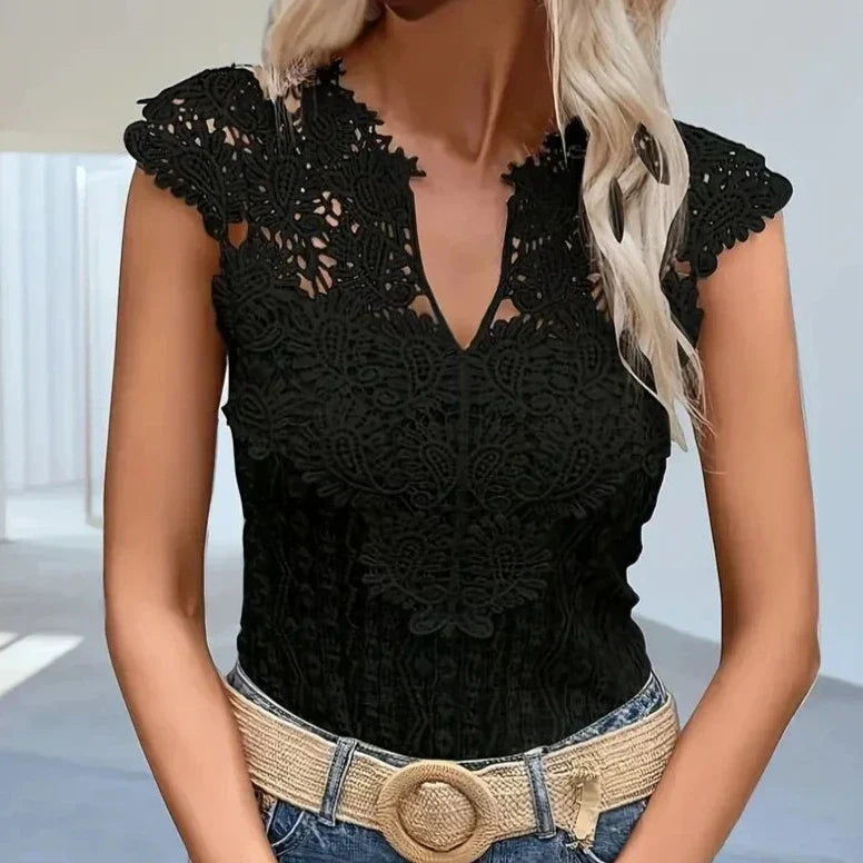 Vrouwelijke Blouse met Kanten Details en V-Hals - Mode Vibes