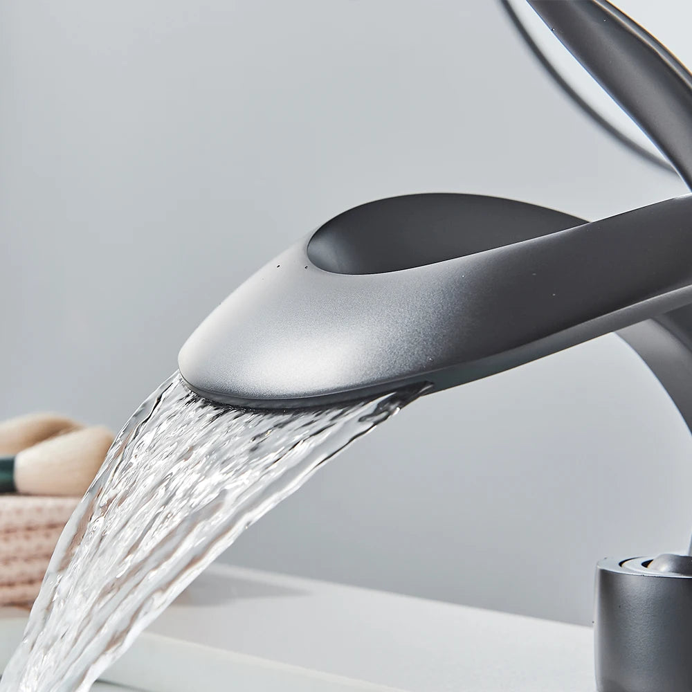 Wastafelkraan Messing met Watervaluitloop Modern Design