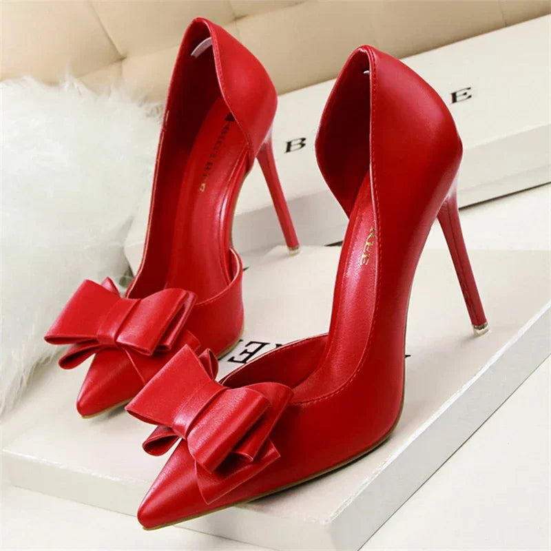 Elegante Pumps met Strik Detail en Puntige Neus