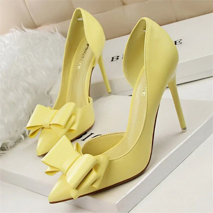 Elegante Pumps met Strik Detail en Puntige Neus