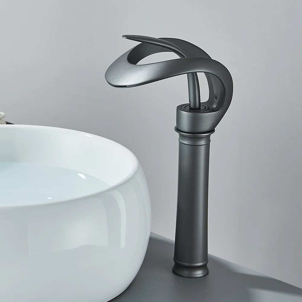 Wastafelkraan Messing met Watervaluitloop Modern Design - Mode Vibes