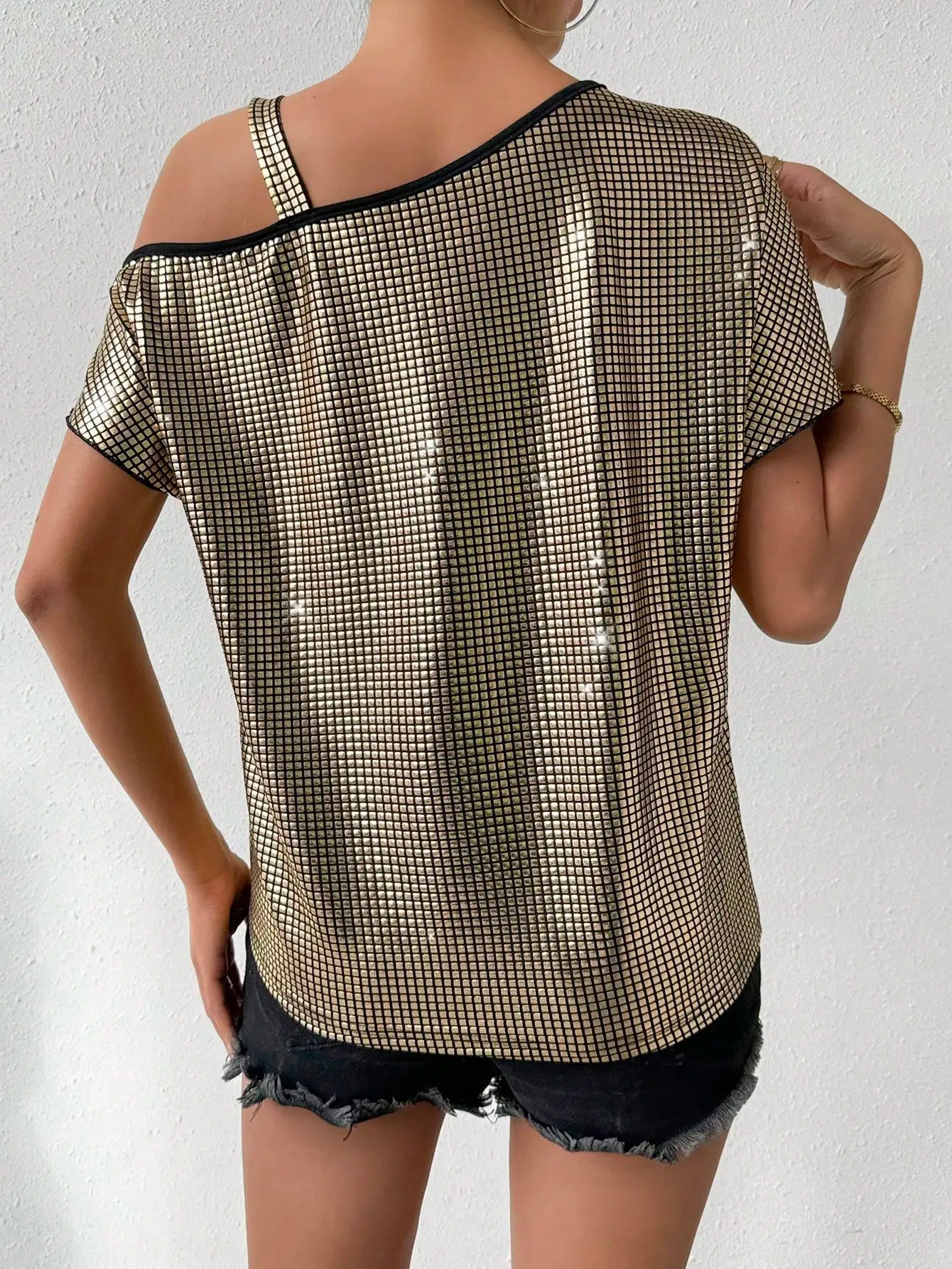 Vrouwelijke Asymmetrische Top met Kraag