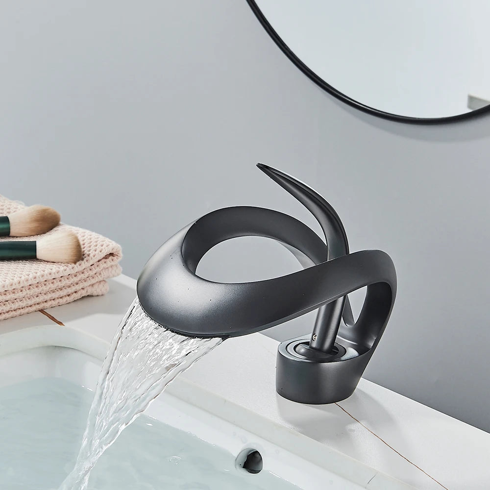 Wastafelkraan Messing met Watervaluitloop Modern Design