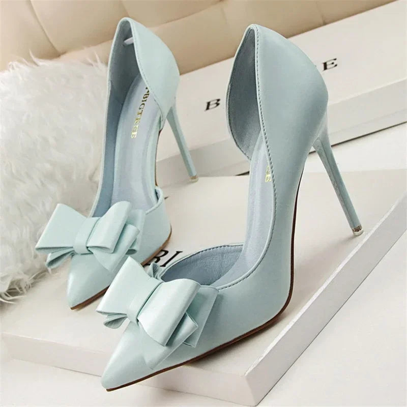 Elegante Pumps met Strik Detail en Puntige Neus