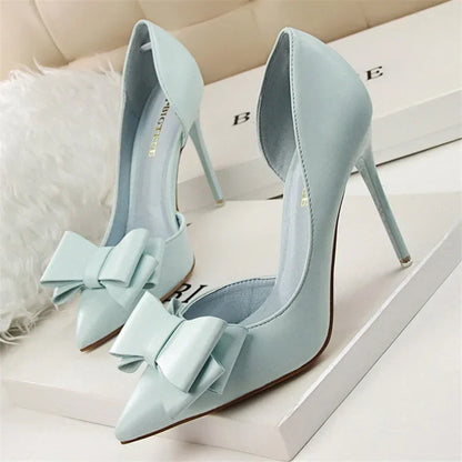 Elegante Pumps met Strik Detail en Puntige Neus