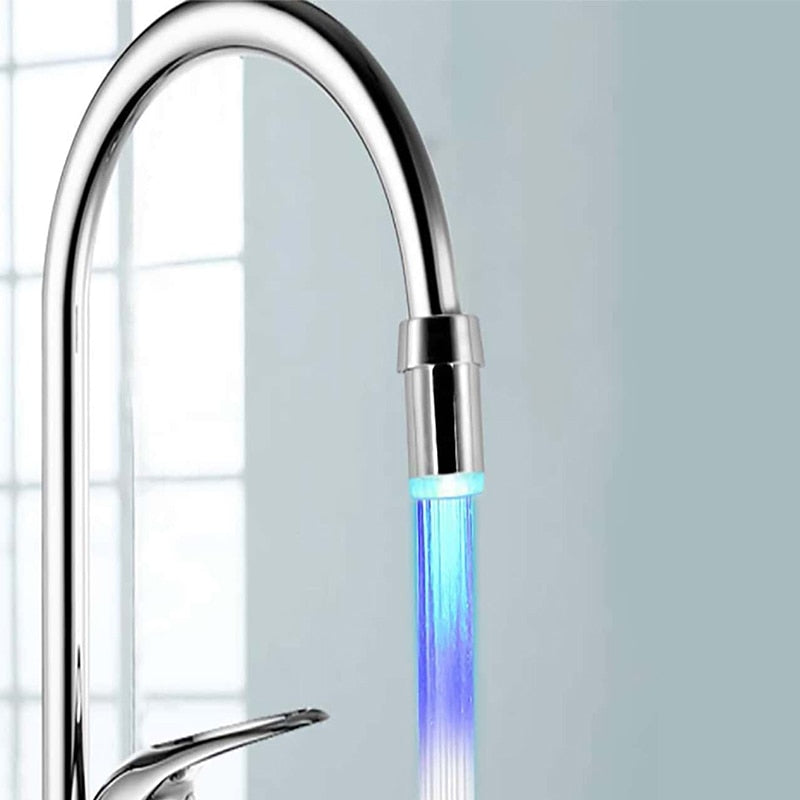Kleurrijke LED Waterkraan Met Verlichting AquaGlow - Mode Vibes