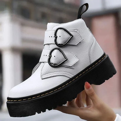 Dames Enkelboots met Hartvormige Gespen – Comfortabel & Stijlvol