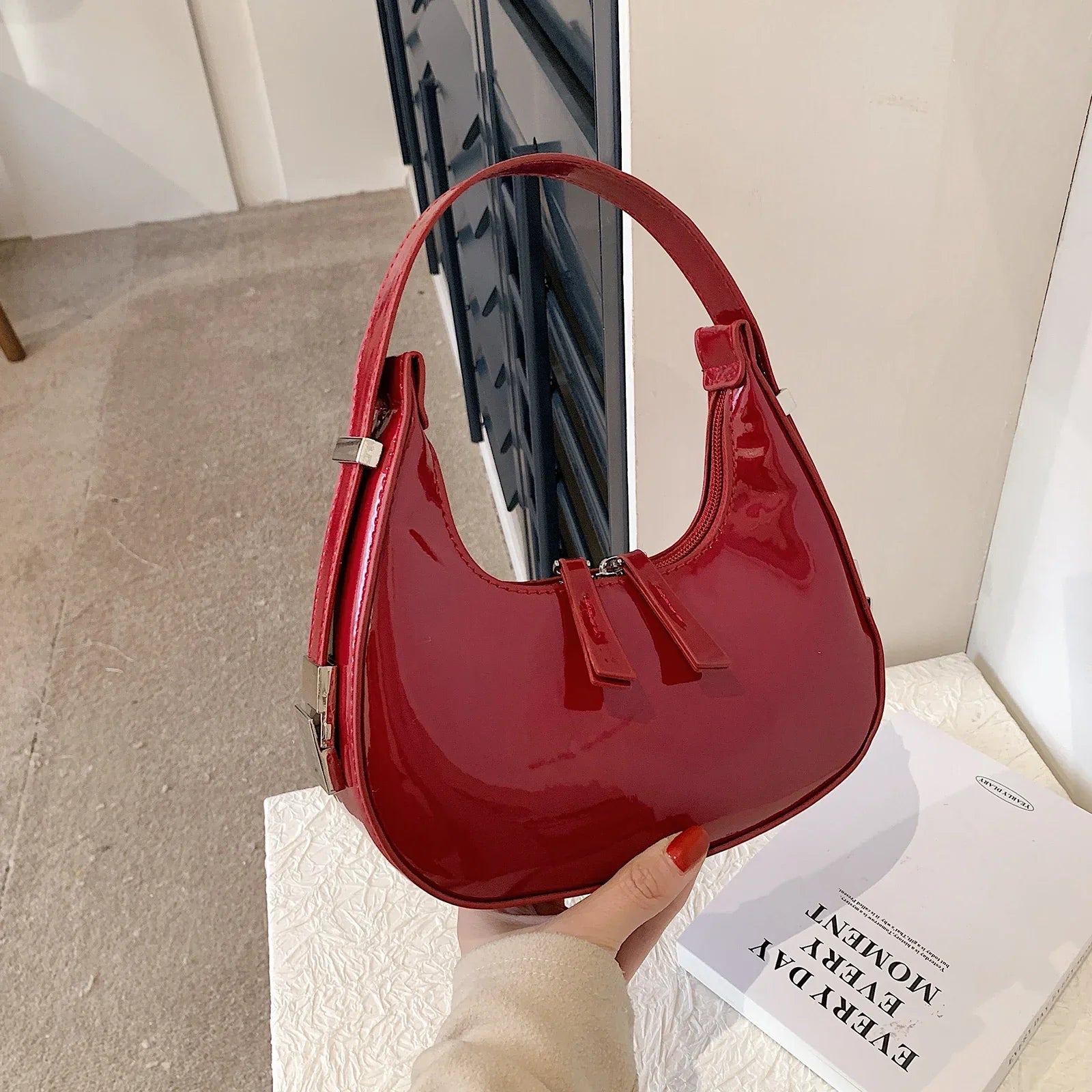 Mezzaluna Elegante | Borsa Tracolla Donna Vintage Spaziosa 2