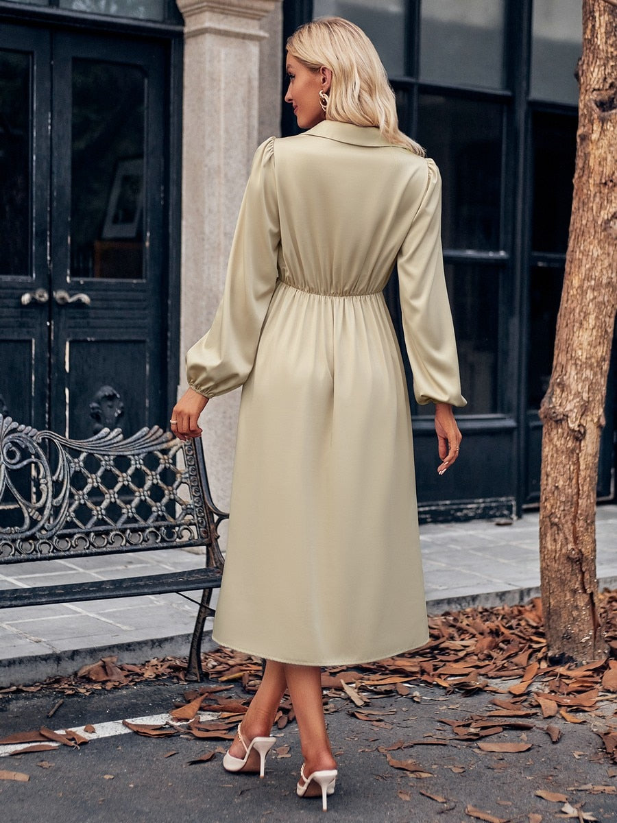 Wikkeljurk in beige satijn