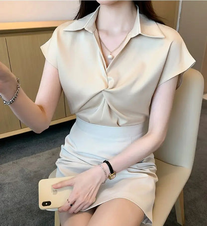 Zomerse Satijnen V-hals Blouse met Korte Mouwen
