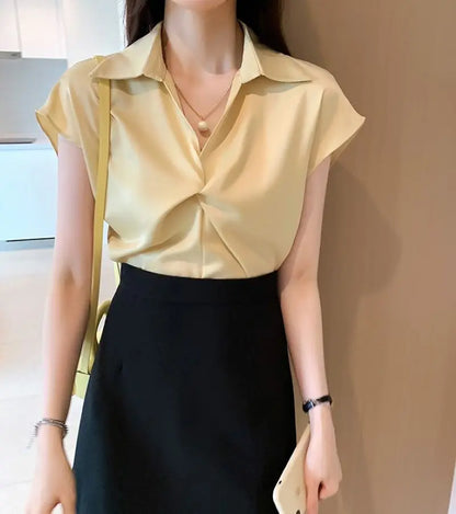 Zomerse Satijnen V-hals Blouse met Korte Mouwen