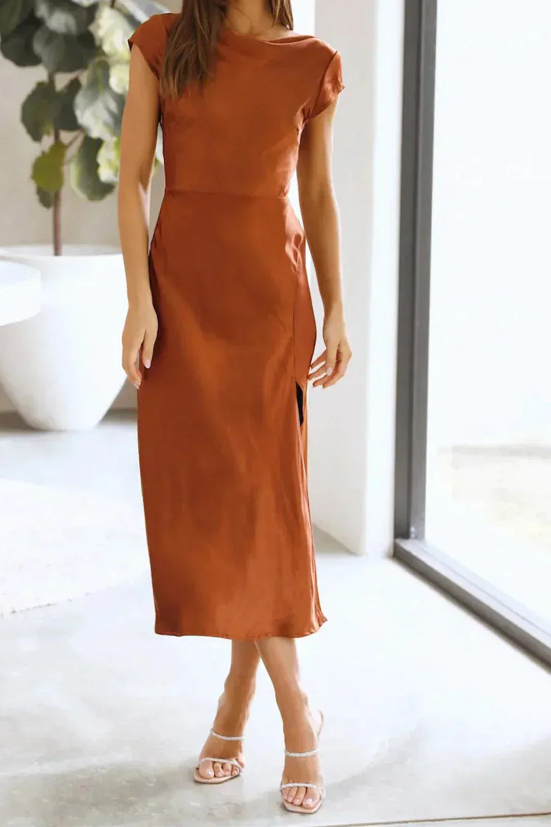 Elegante Bruiloftsjurk met Glans en Rijke Details