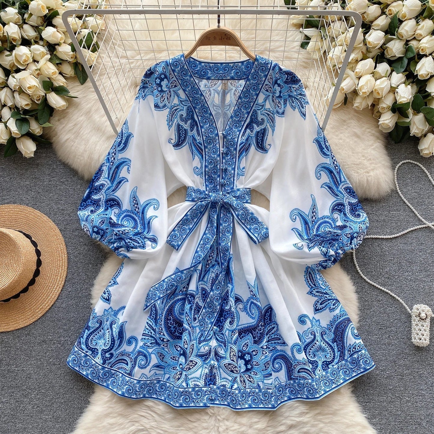 Korte Vintage Jurk met Pofmouwen en V-Hals