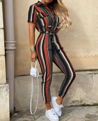 Elegante Jumpsuit Met Knoopsluiting Minimalistisch Design