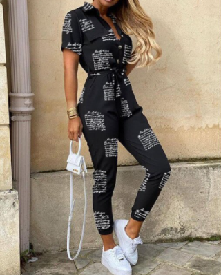 Elegante Jumpsuit Met Knoopsluiting Minimalistisch Design