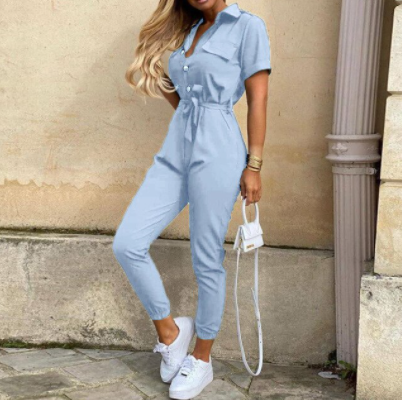 Elegante Jumpsuit Met Knoopsluiting Minimalistisch Design