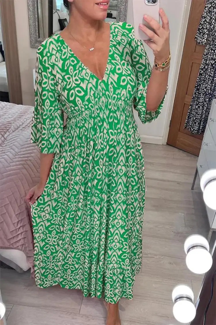 Vrouwelijke Boho Jurk Met V-hals en Plooitjes