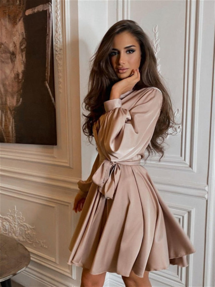 Elegante Satijnen Jurk Lange Mouwen Ruches