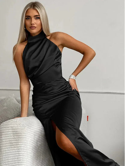 Elegante Halterjurk van Satin met Diepe Beenopening