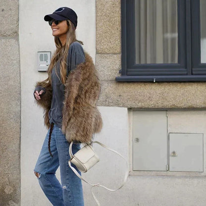 Dames Cropped Jas van Imitatiebont - Casual en Chic voor Elke Gelegenheid