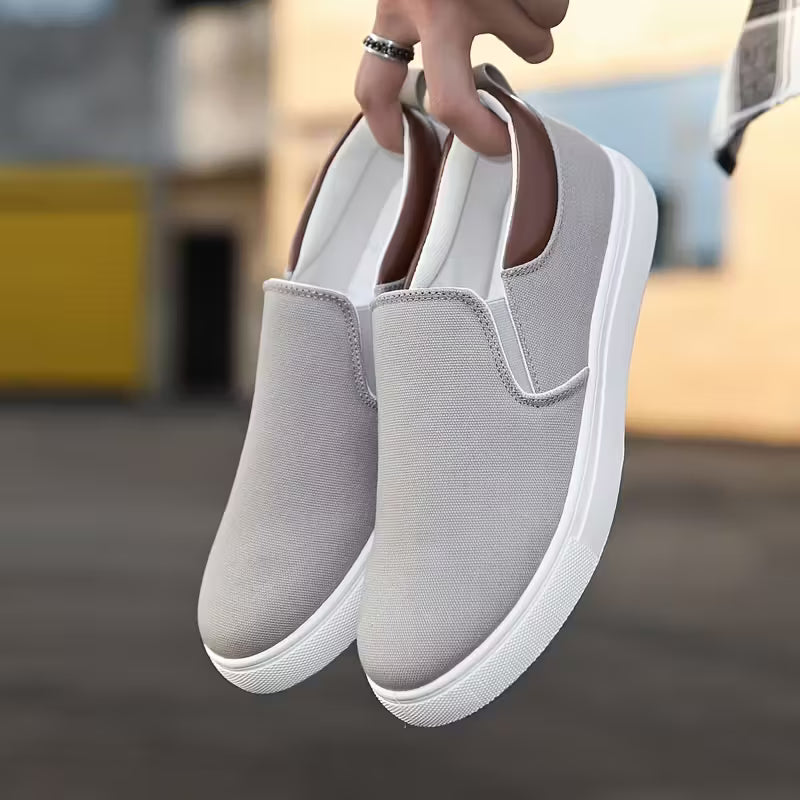 Sneakers met ademend canvas en elastische opening